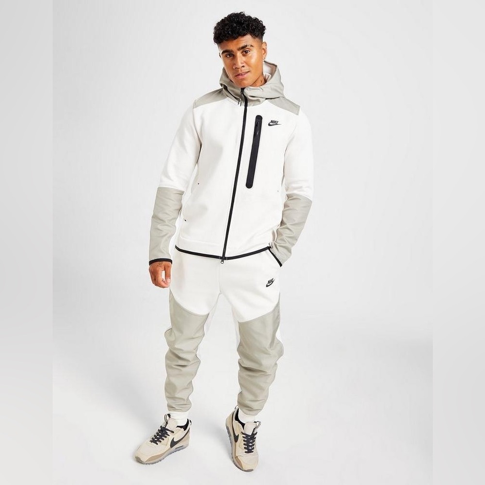 Nike Sportswear Tech Fleece Men’s Track Top - Picture 5 of 9